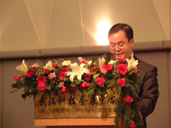 2002年华创会上大会发言 2002年华创会上大会发言